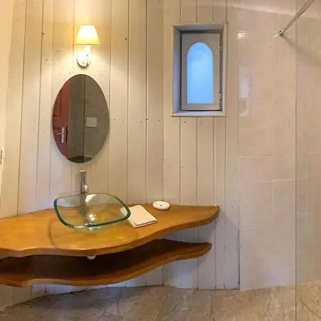 Le Patio Du Château De *